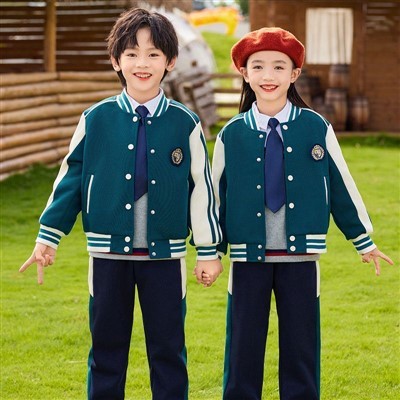 اسکول کی وردیوں کی ایک اسٹاپ حسب ضرورت